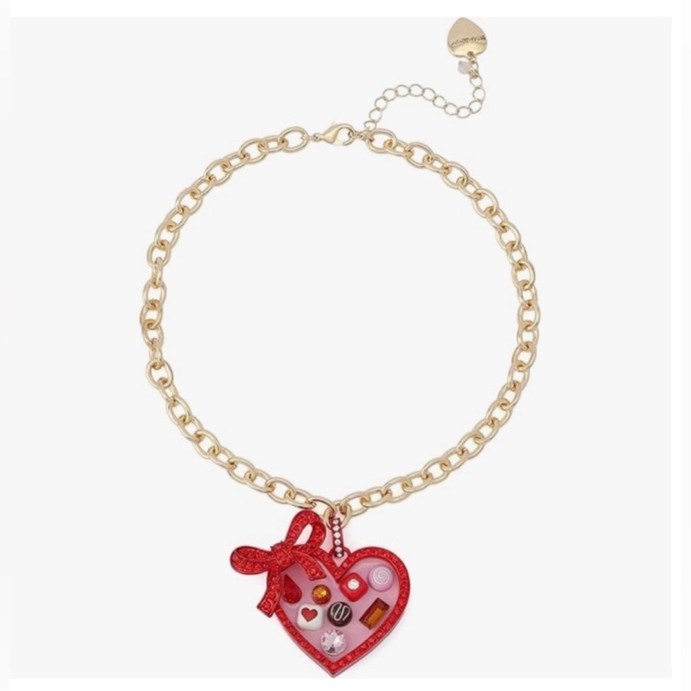 🩶BETSEY JOHNSON HEART CHOCOLATE BOX SHORT PENDANT NECKLACE - NEW WITH TAGS🩶